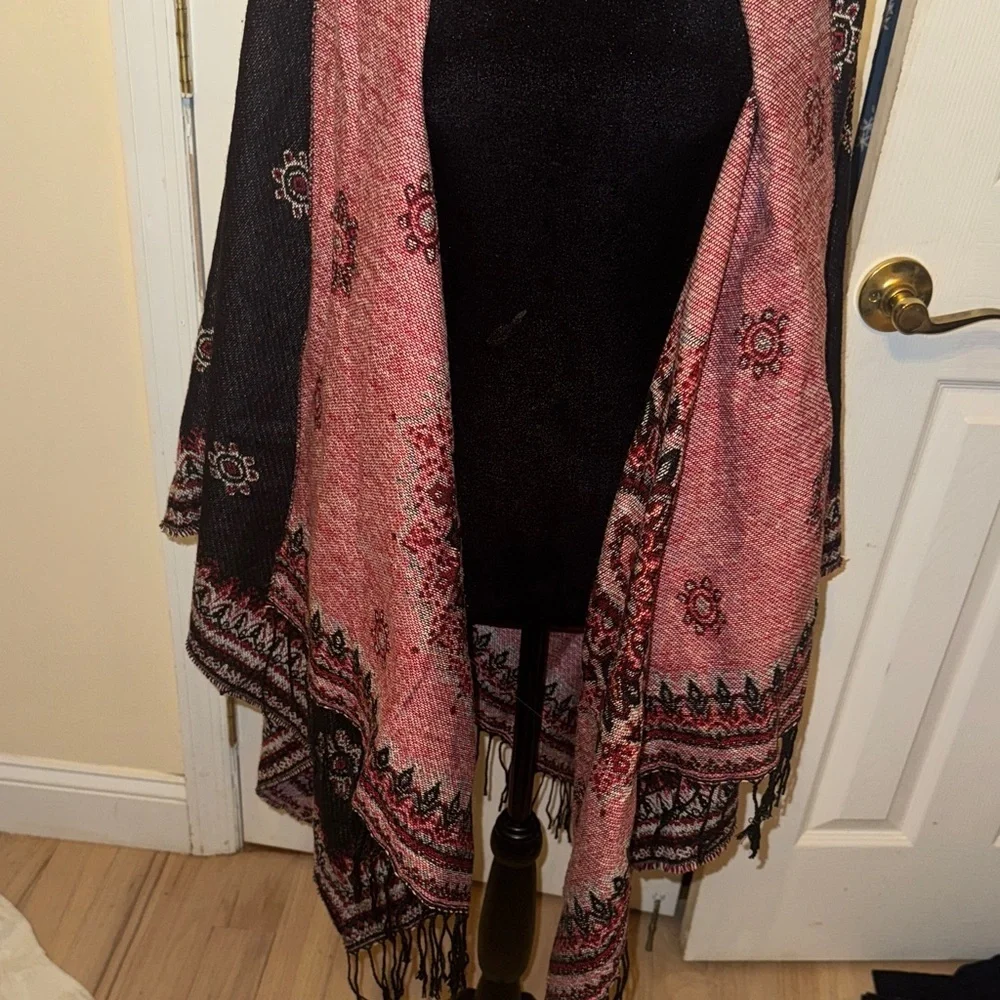 Black and Red Patterned Shawl